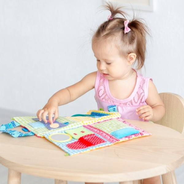 Розвиваюча іграшка "Будиночок-сумочка" МС 040702-01