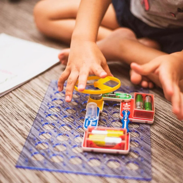 Електронний конструктор "320 СХЕМ" DOKA D70707 звук та світло (D70707)