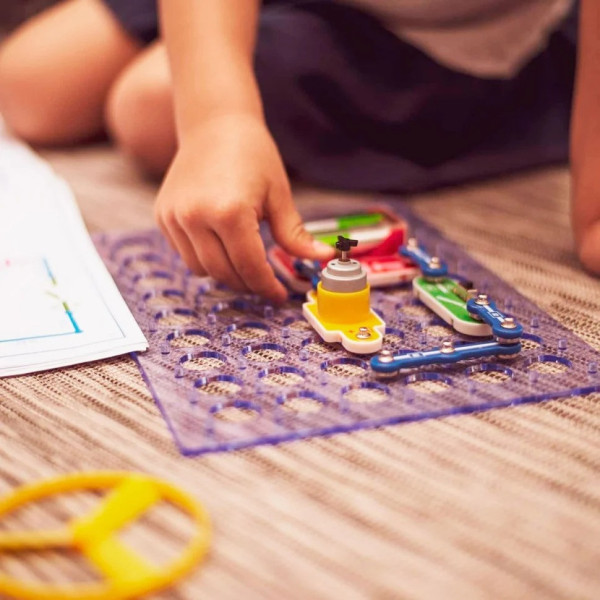 Електронний конструктор "320 СХЕМ" DOKA D70707 звук та світло (D70707)