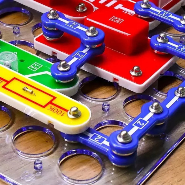 Конструктор електронний "ЗБИРАЄМО РАДІО" DOKA D70703 музика та світло (D70703)