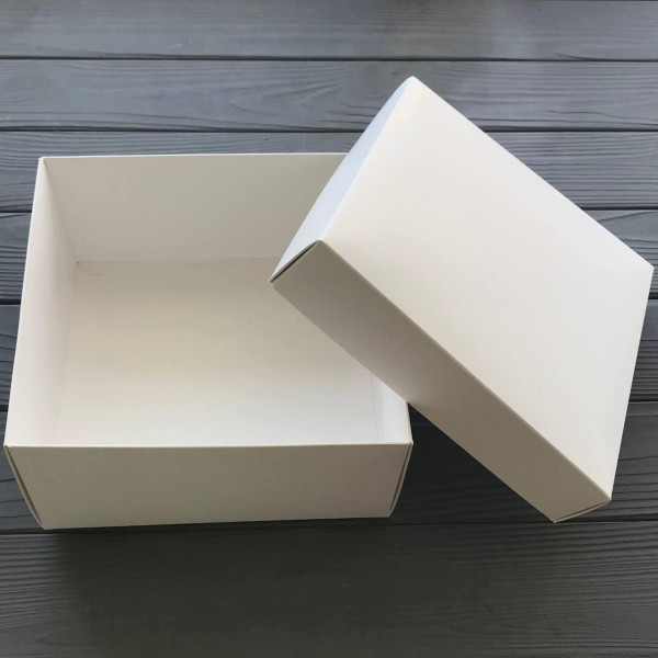 Коробка для подарков "Белая"
