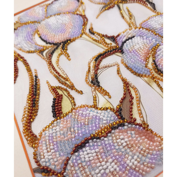 Набор-миди для вышивки бисером "Нежное прикосновение" AMB-090 20х20 см
