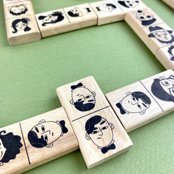 Настольная игра Домино "Персонажи" 900620 от 2 до 6 игроков 45 элементов (900620)
