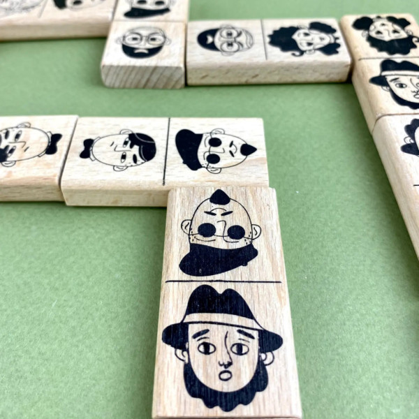 Настільна гра Доміно "Персонажі" 900620 від 2 до 6 гравців 45 елементів  (900620)