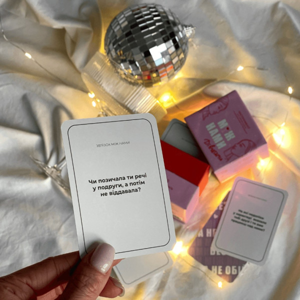 Гра настільна Між нами Дівчатками MemoGames 0010MG українською мовою (0010MG)