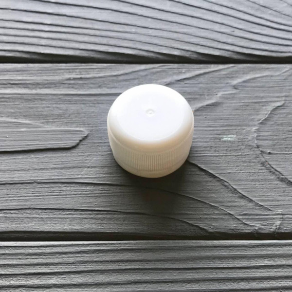 Крышка для ПЭТ бутылки белая 28 мм
